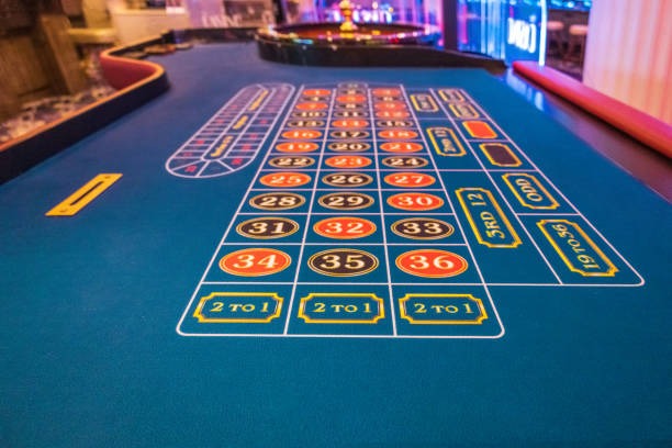 Live roulette wheel spinning in super jp studio with dealer
